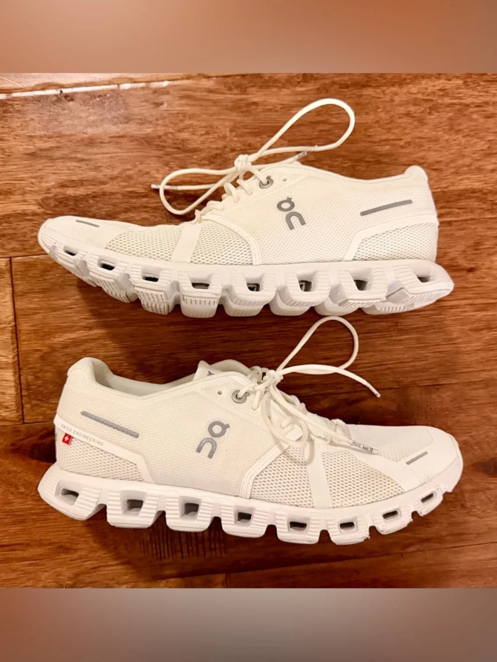 On Running White Athletic Sneakers 👟 - Picture 2 of 8